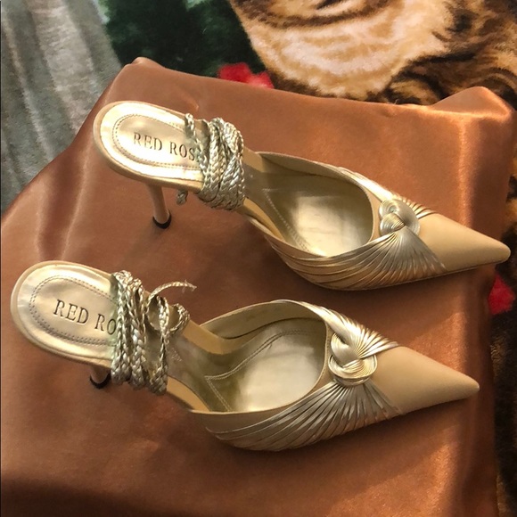 Very beautiful shoes with gold braids details - Picture 6 of 8